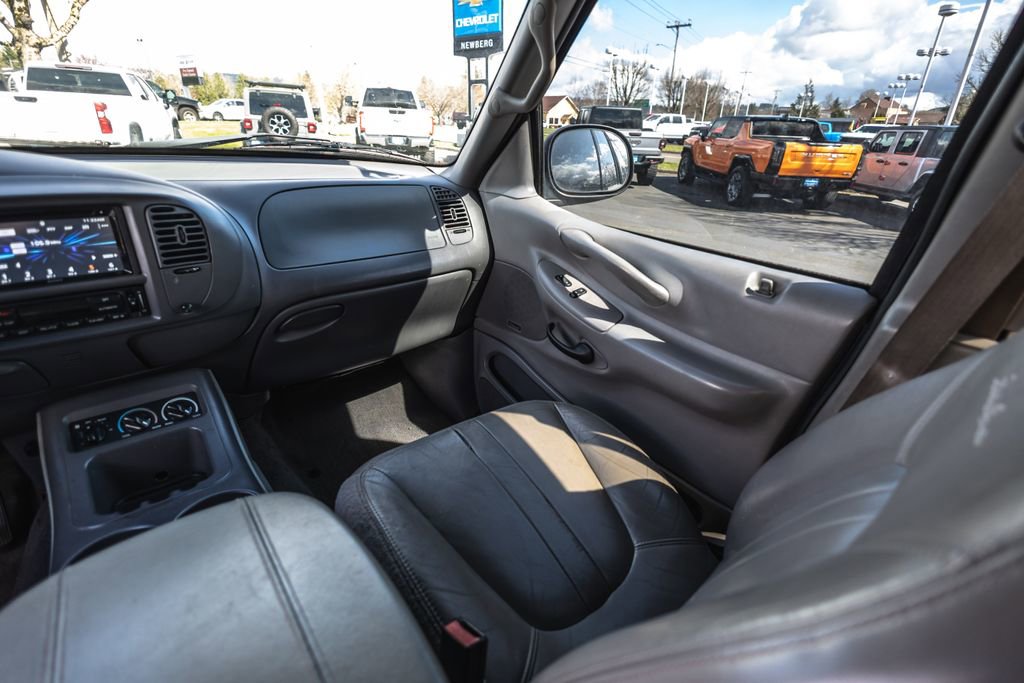 Used 2001 Ford Expedition Eddie Bauer image 24