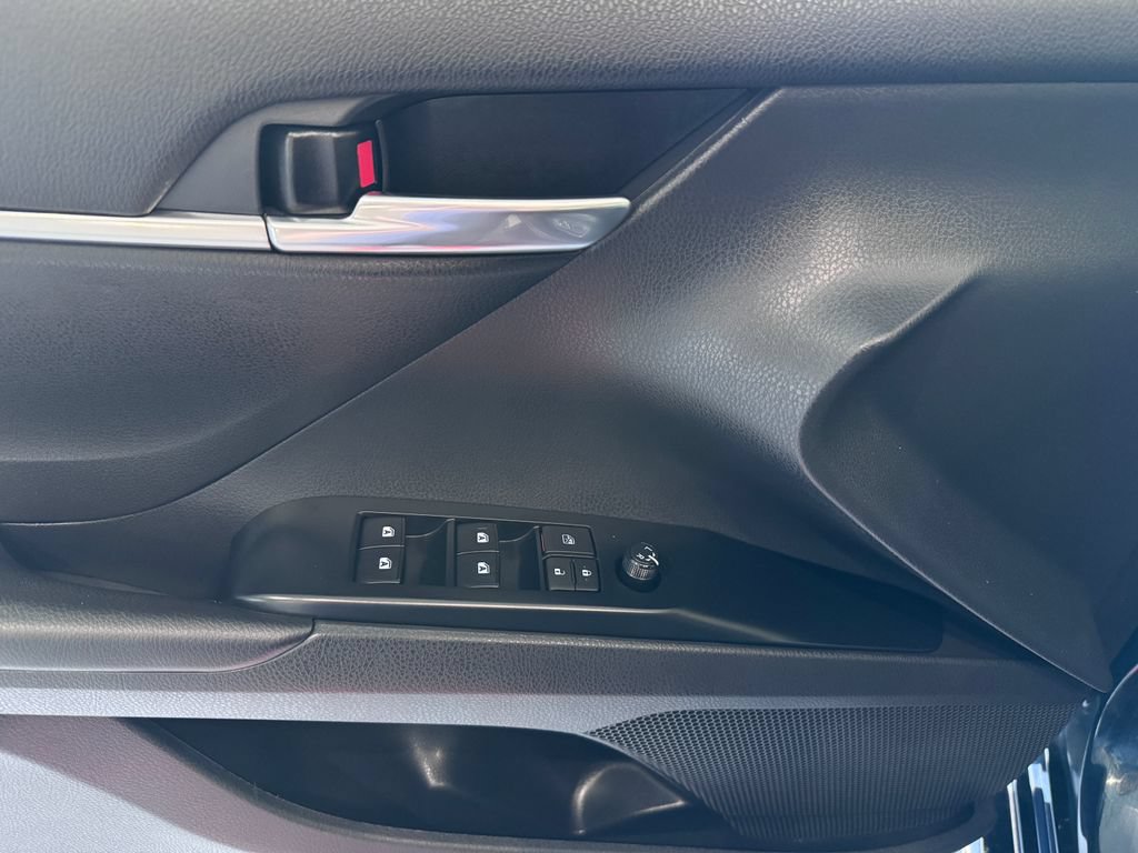 Used 2020 Toyota Camry SE w/ Carpet Mat Package AWD/4WD image 23
