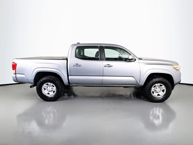 Used 2017 Toyota Tacoma SR AWD/4WD image 5