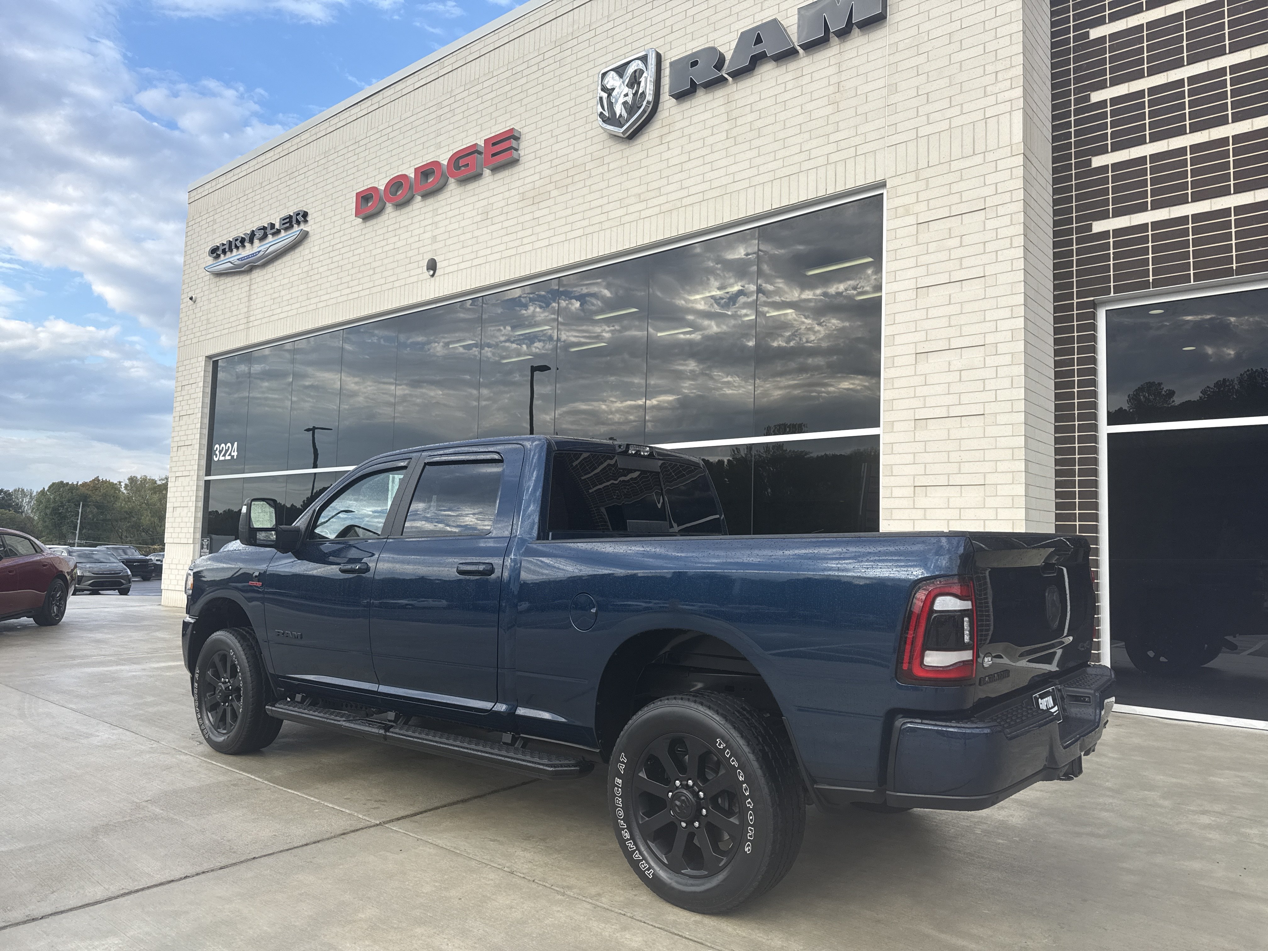Used 2023 RAM 2500 Laramie w/ Night Edition AWD/4WD image 3