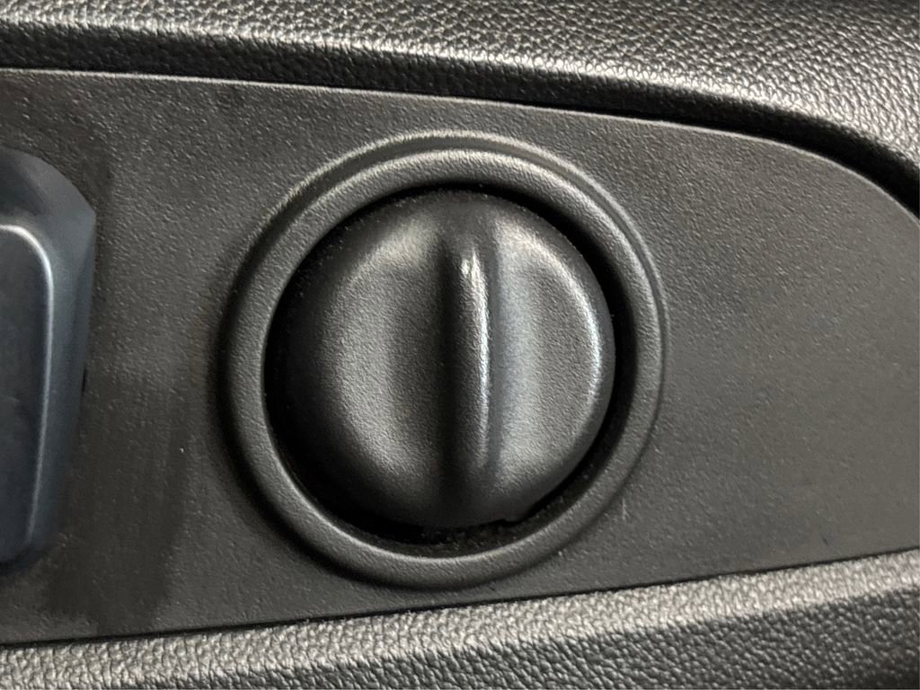 Used 2023 GMC Acadia AT4 image 25