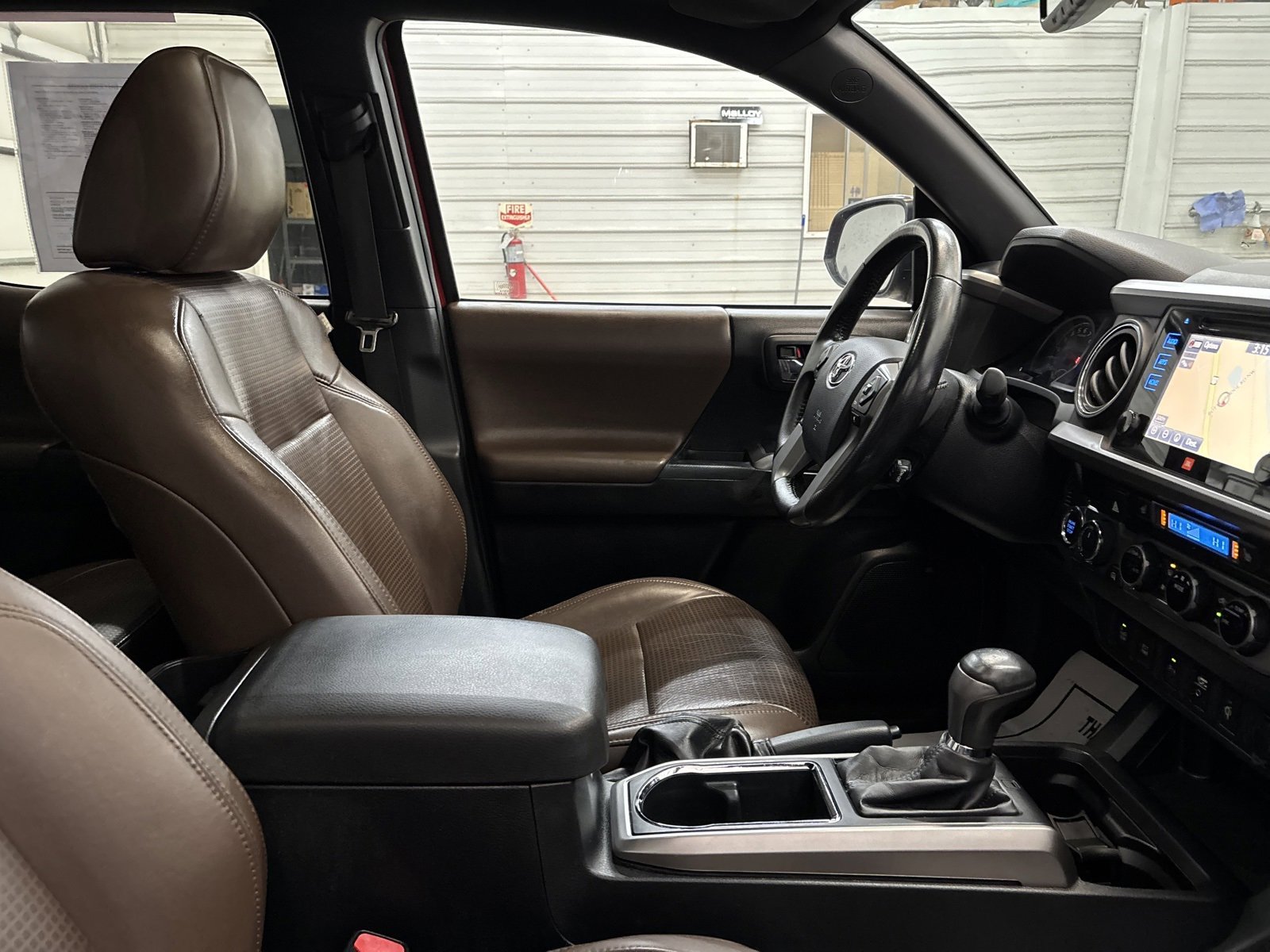 Used 2017 Toyota Tacoma Limited image 28