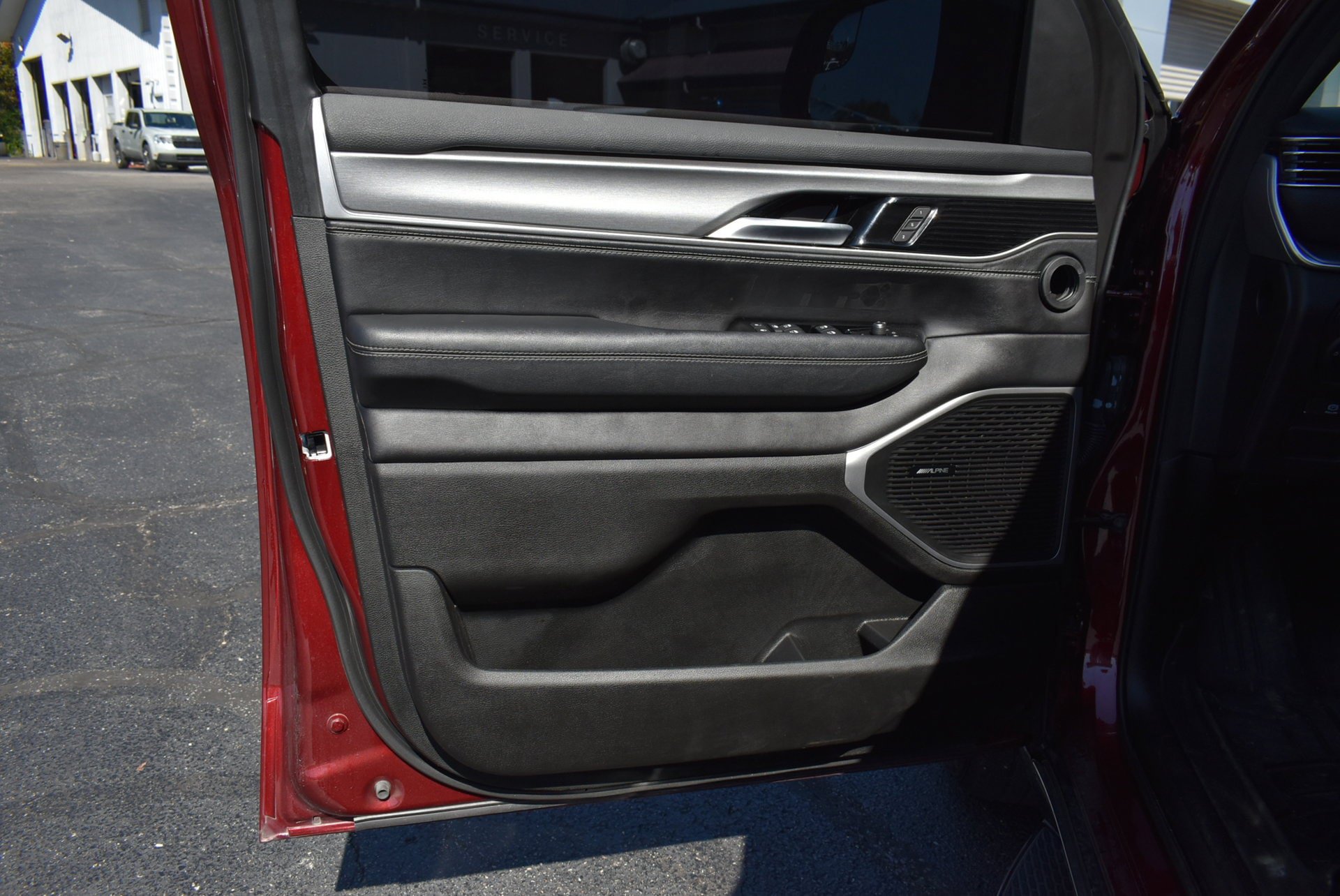 Used 2025 Jeep Wagoneer Series III AWD/4WD image 12