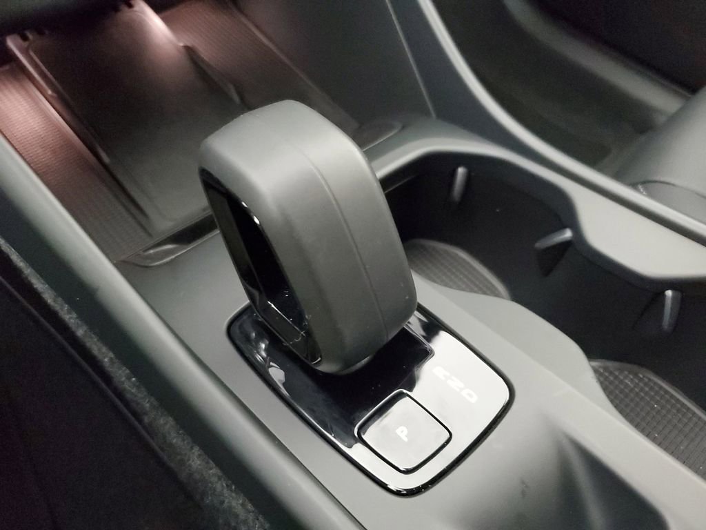 Certified 2026 Volvo XC40 B5 Core w/ Climate Package image 34