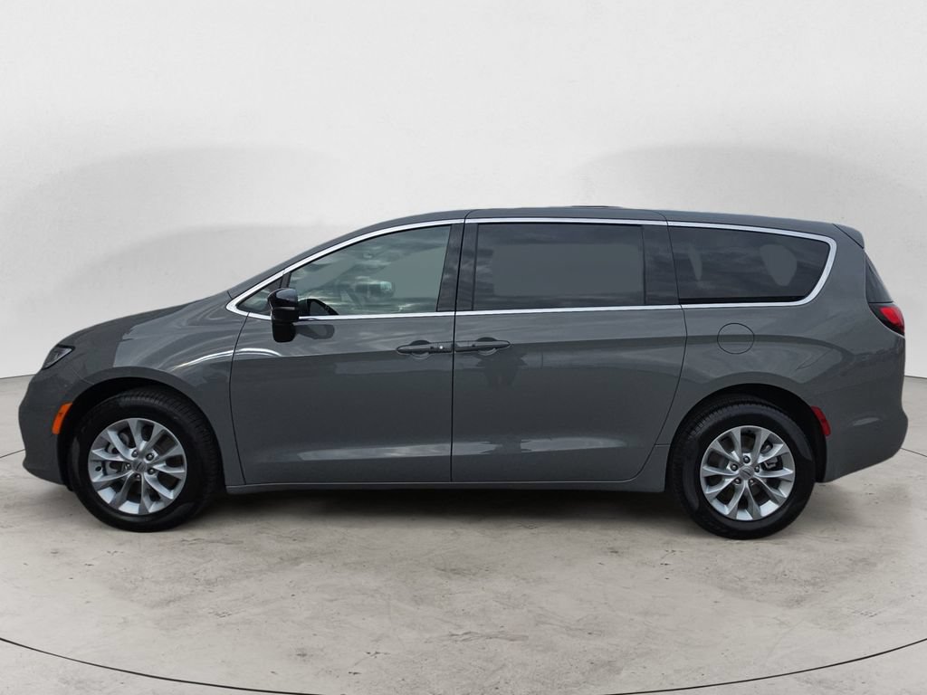 Used 2025 Chrysler Pacifica Select AWD/4WD image 8