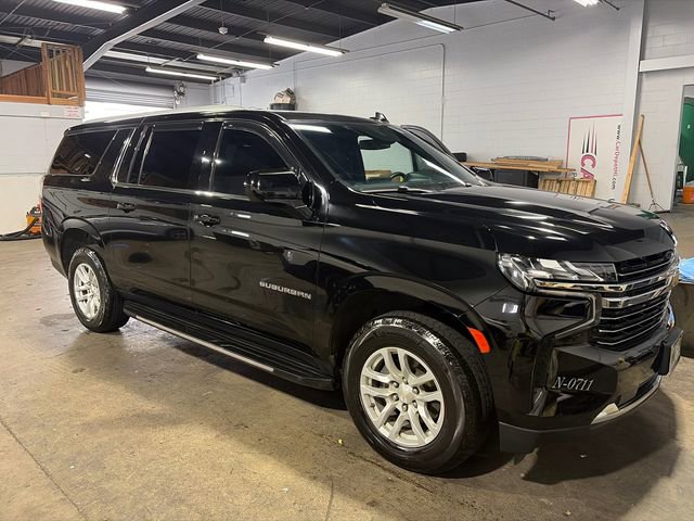 Used 2023 Chevrolet Suburban LT image 2
