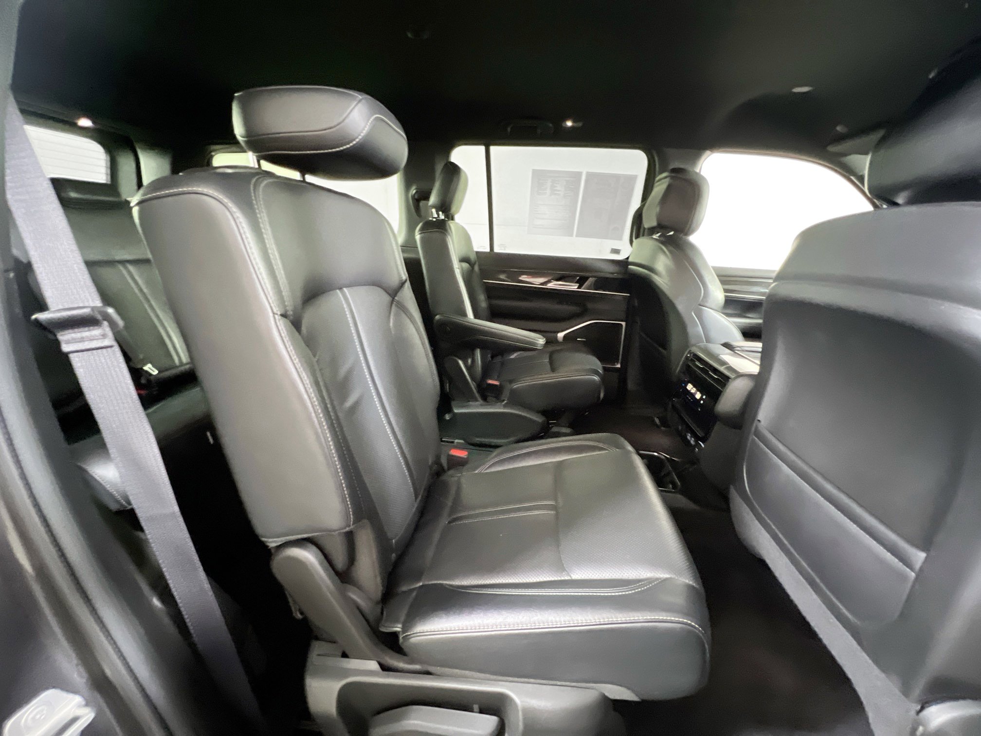 Used 2022 Jeep Wagoneer Series III w/ Flexible Seating Group AWD/4WD image 27