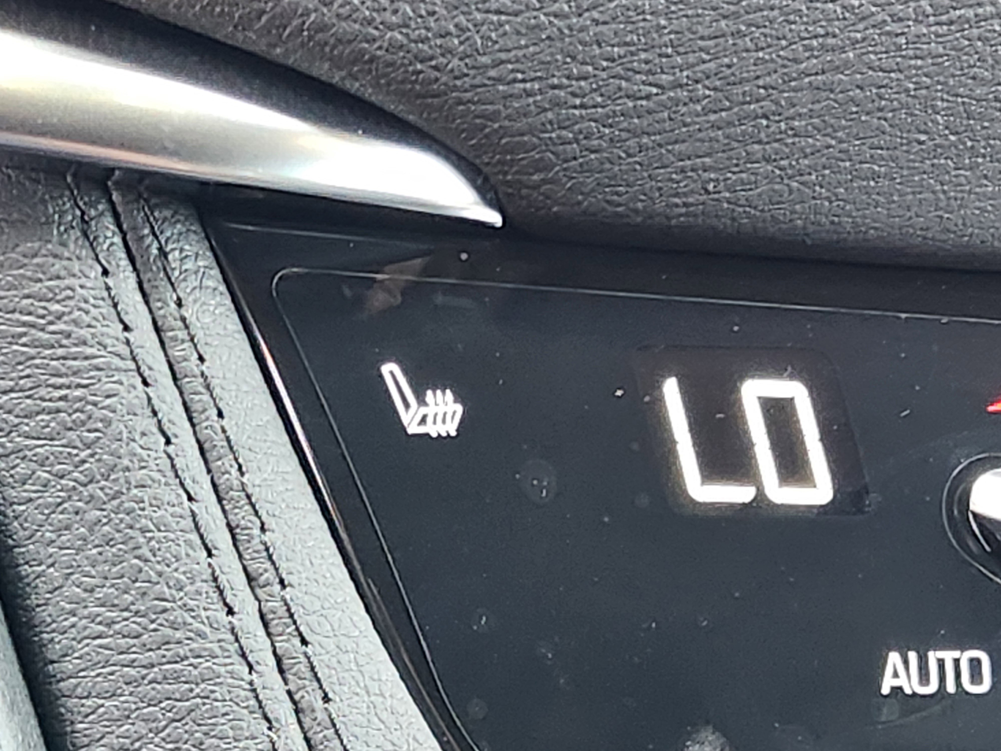 New 2025 Cadillac XT6 Luxury image 26