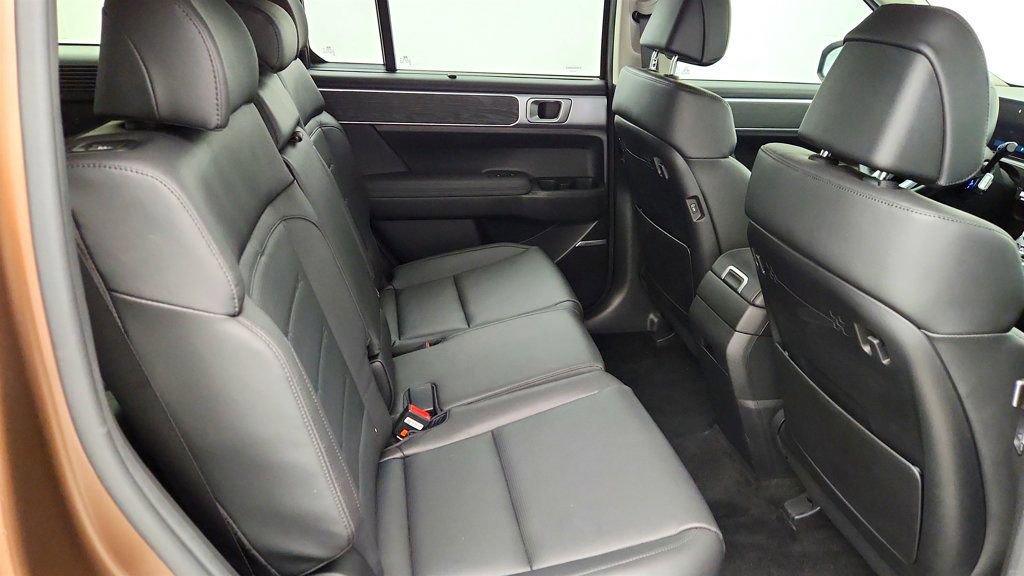 Used 2024 Hyundai Santa Fe Limited image 24