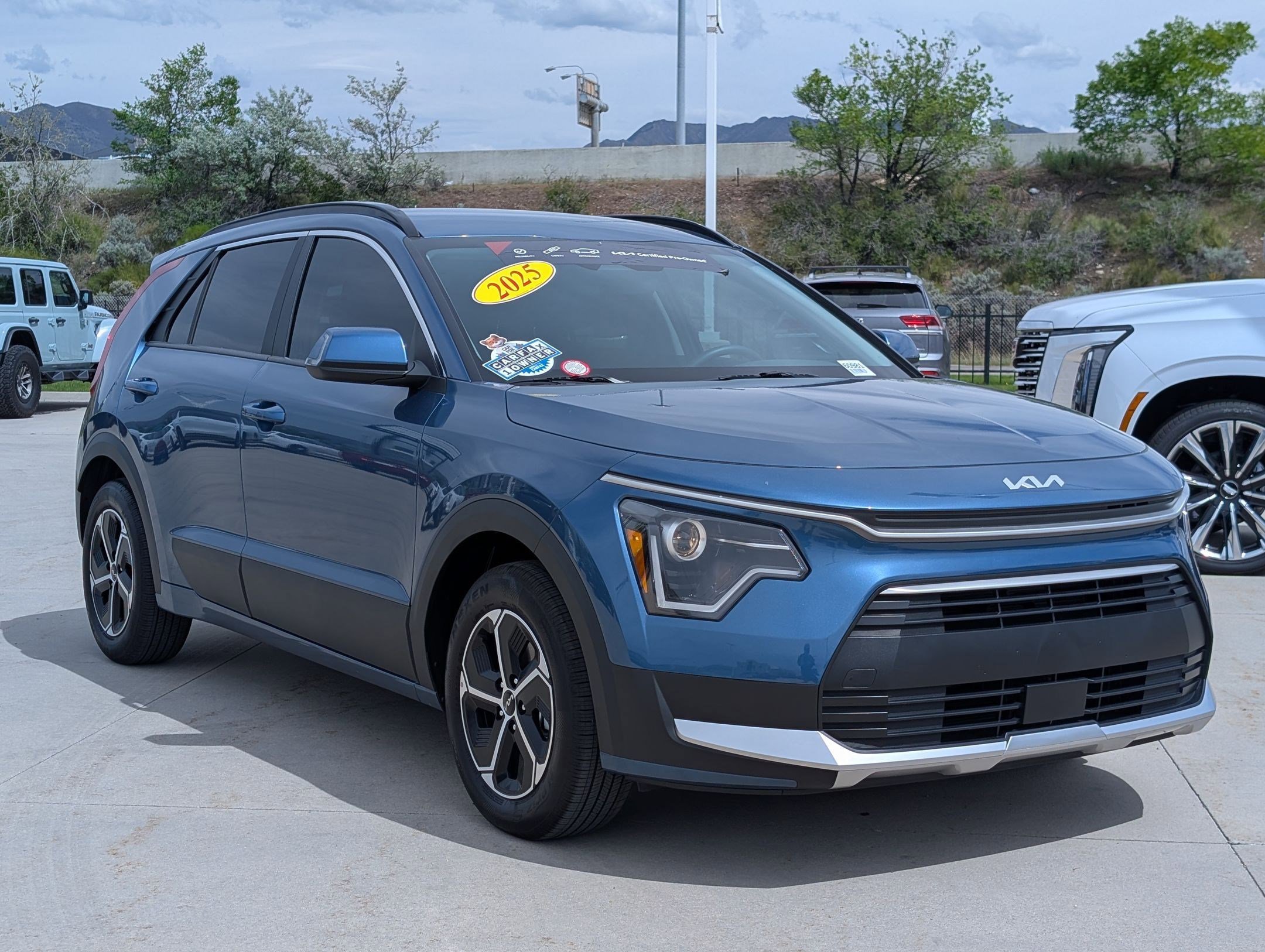 Certified 2025 Kia Niro EX image 7