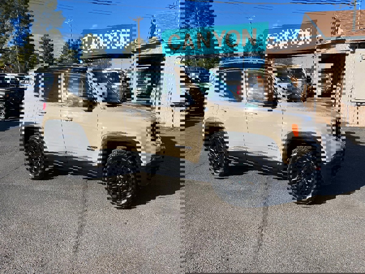 Used 2017 Jeep Renegade Trailhawk image 2