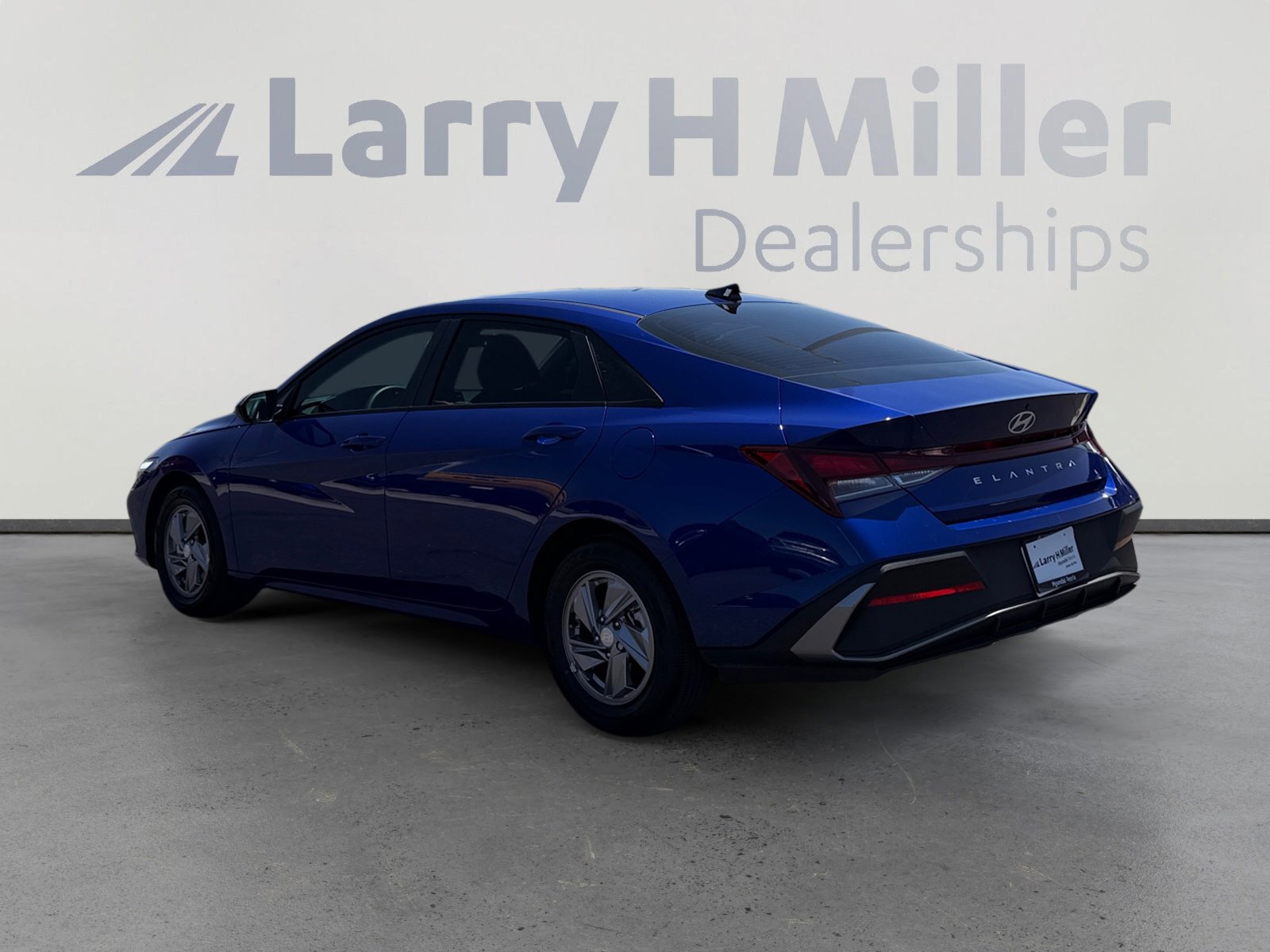 Certified 2025 Hyundai Elantra Sport FWD image 3