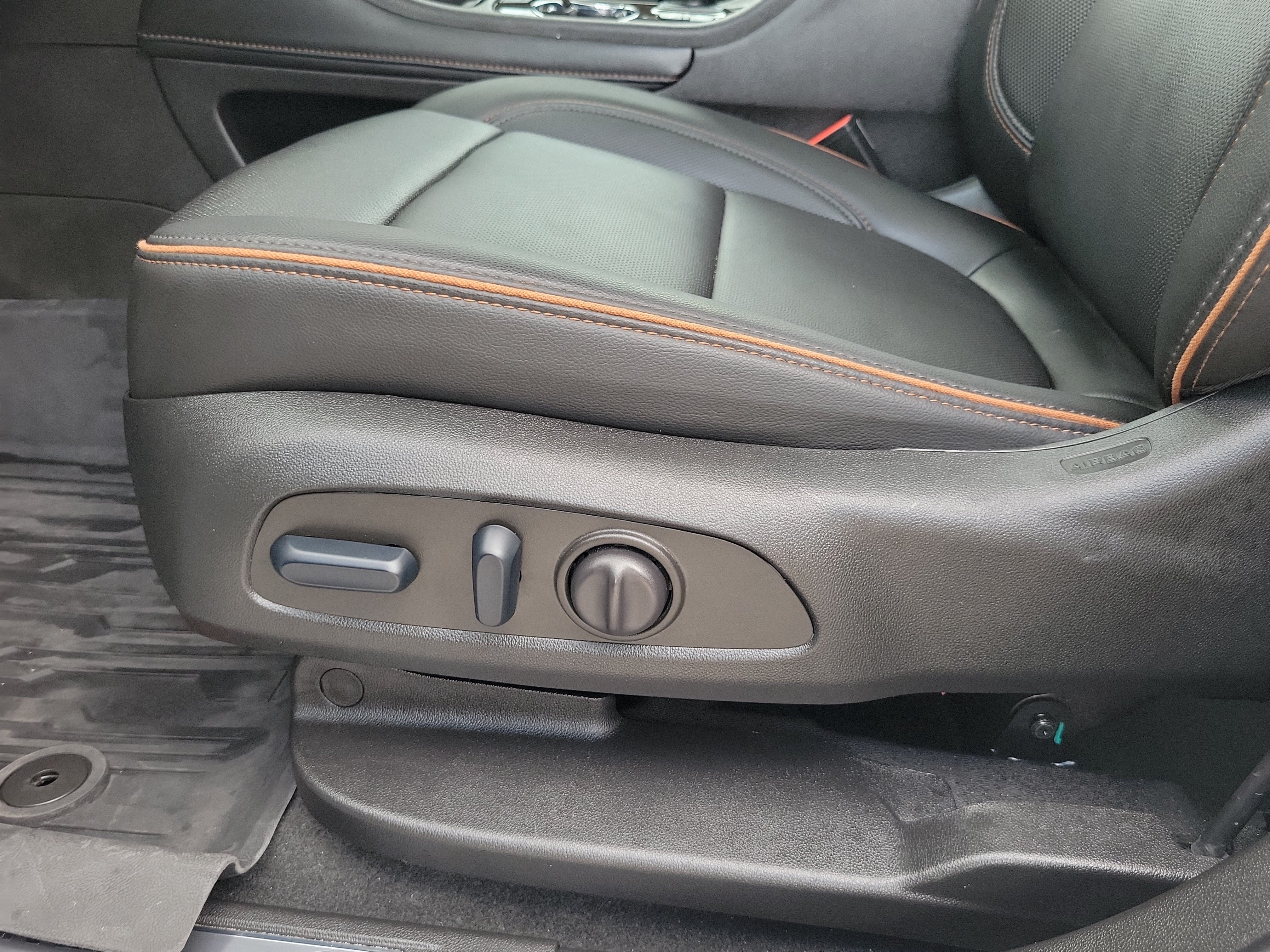 Used 2023 GMC Acadia AT4 w/ Technology Package AWD/4WD image 14