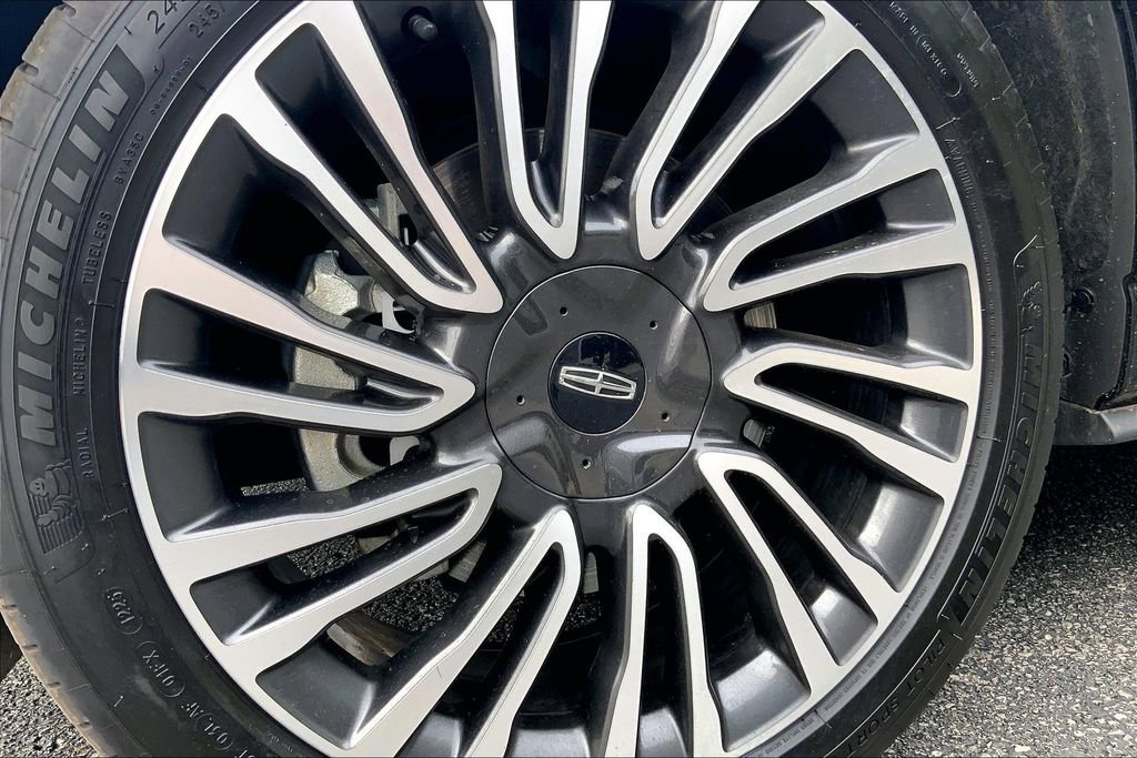 Used 2021 Lincoln Corsair Grand Touring AWD/4WD image 3