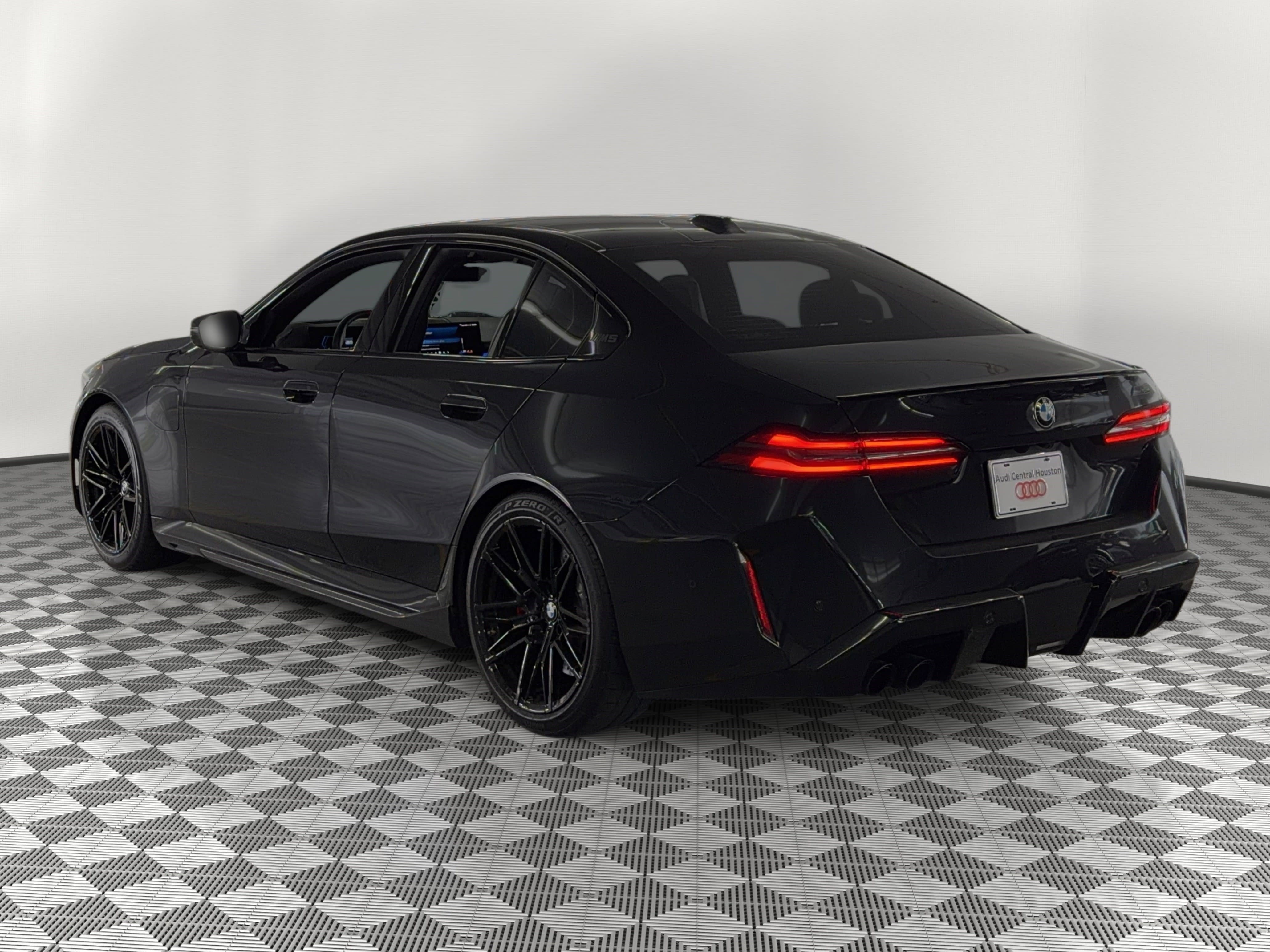 Used 2026 BMW M5 w/ Executive Package image 3