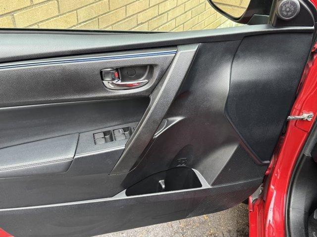 Used 2018 Toyota Corolla XSE image 28