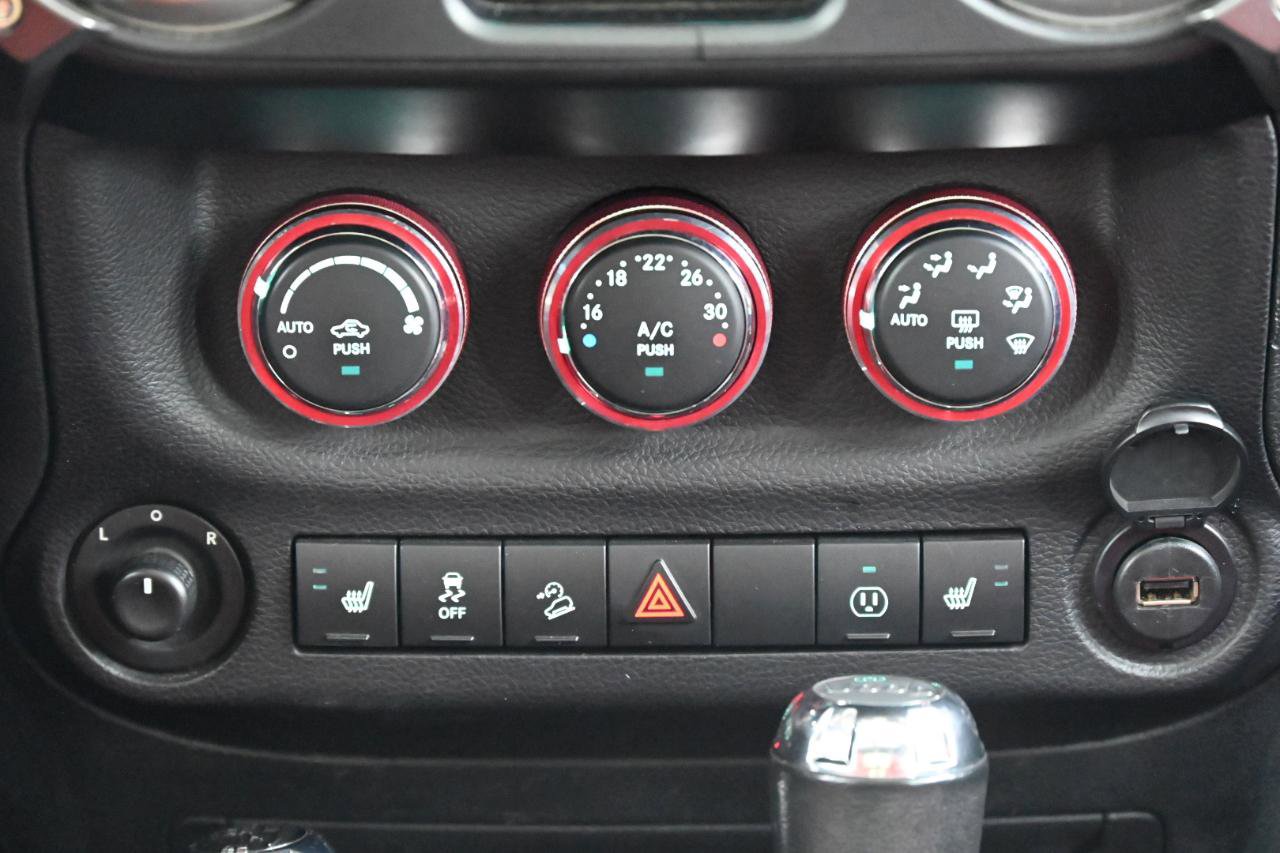 Used 2018 Jeep Wrangler Unlimited Rubicon w/ Cold Weather Group image 32