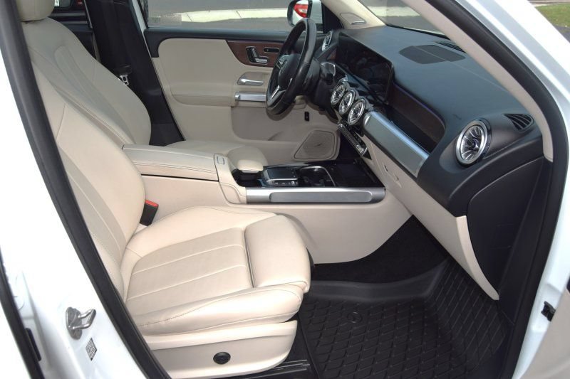 Used 2023 Mercedes-Benz GLB 250 4MATIC w/ Premium Package image 21