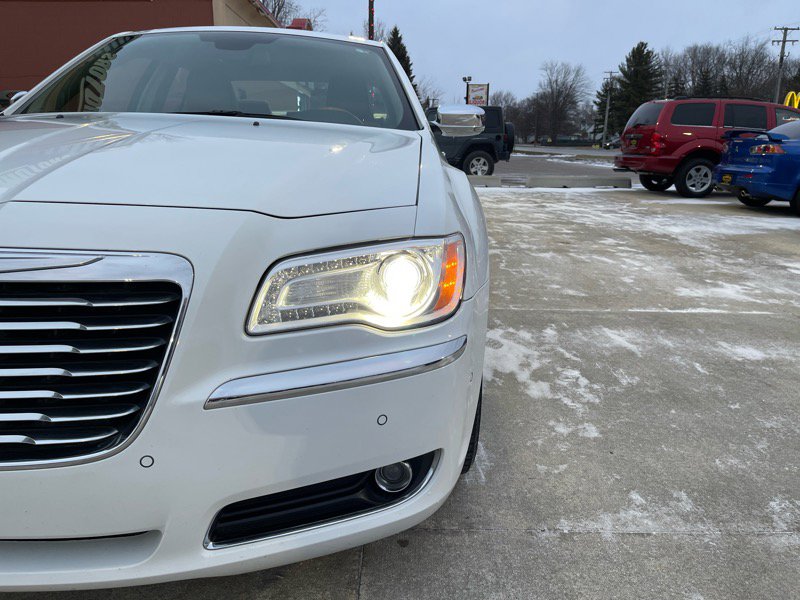 Used 2013 Chrysler 300 C w/ Light Group image 4