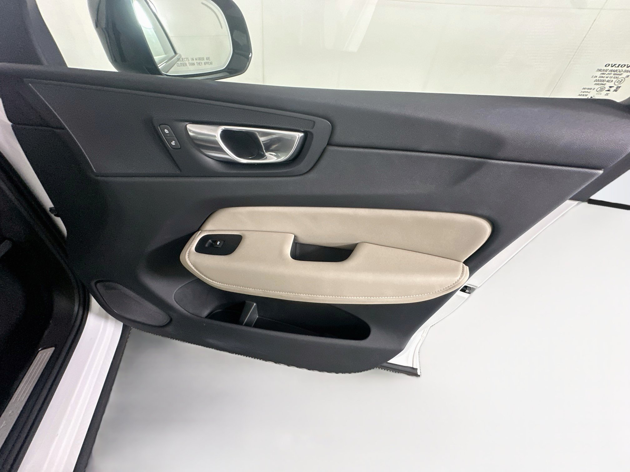 Used 2026 Volvo XC60 B5 Plus AWD/4WD image 33