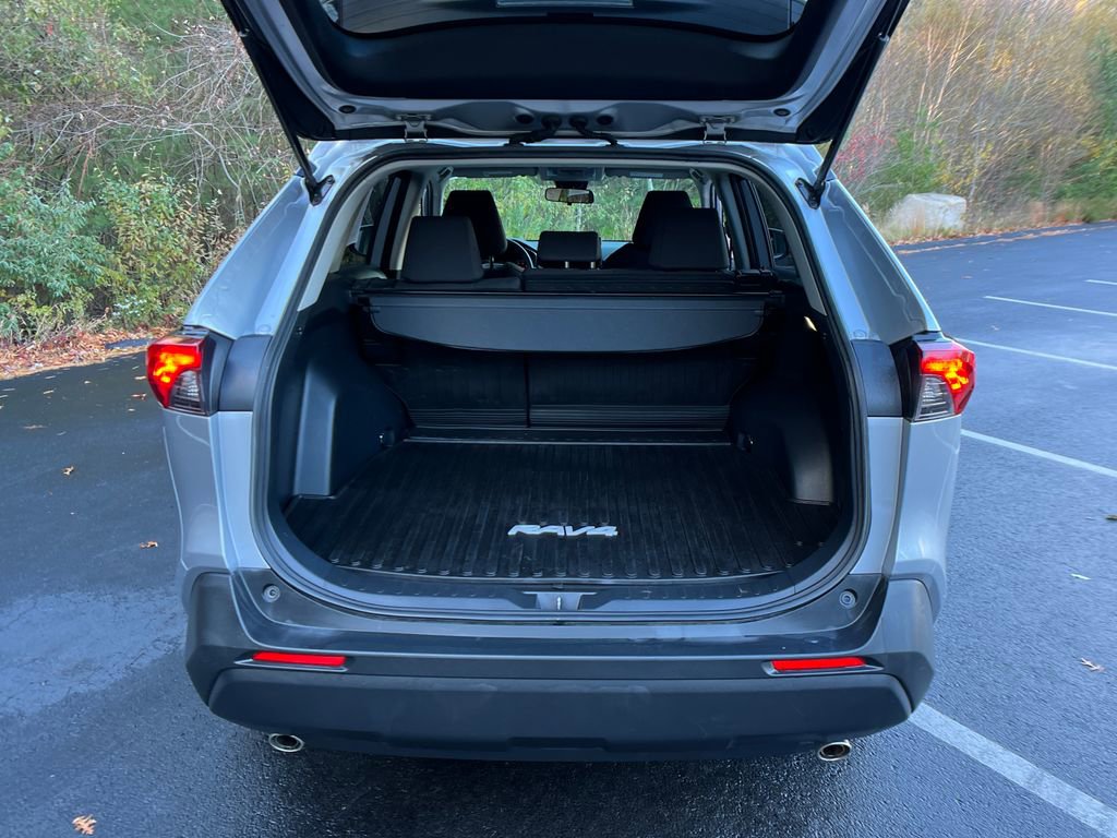 Used 2022 Toyota RAV4 LE image 22