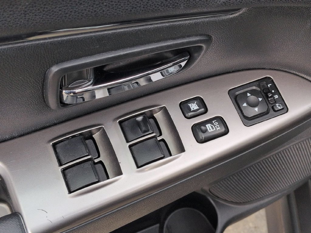 Used 2025 Mitsubishi Outlander Sport SE AWD/4WD image 13