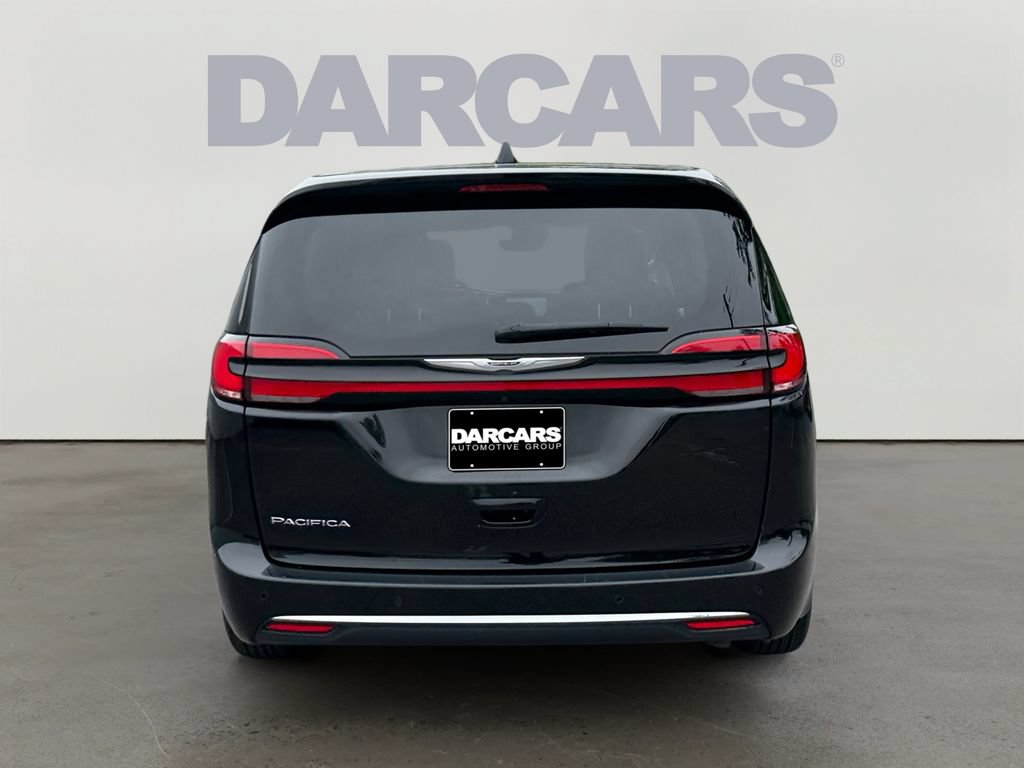 Used 2024 Chrysler Pacifica Touring-L FWD image 6