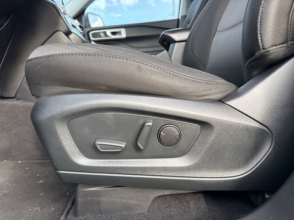 Used 2022 Ford Explorer XLT image 26