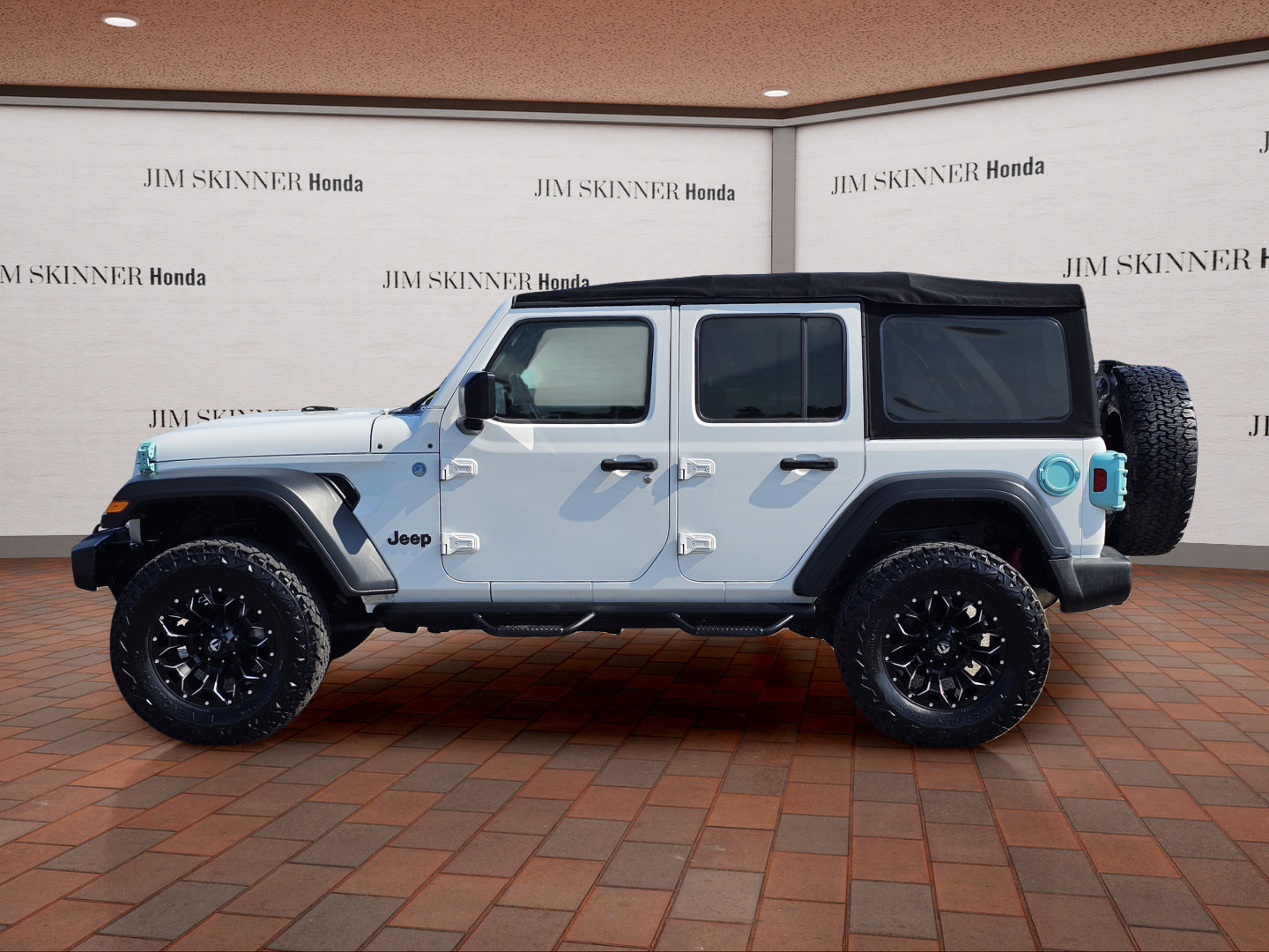Used 2018 Jeep Wrangler Unlimited Sport S AWD/4WD image 12