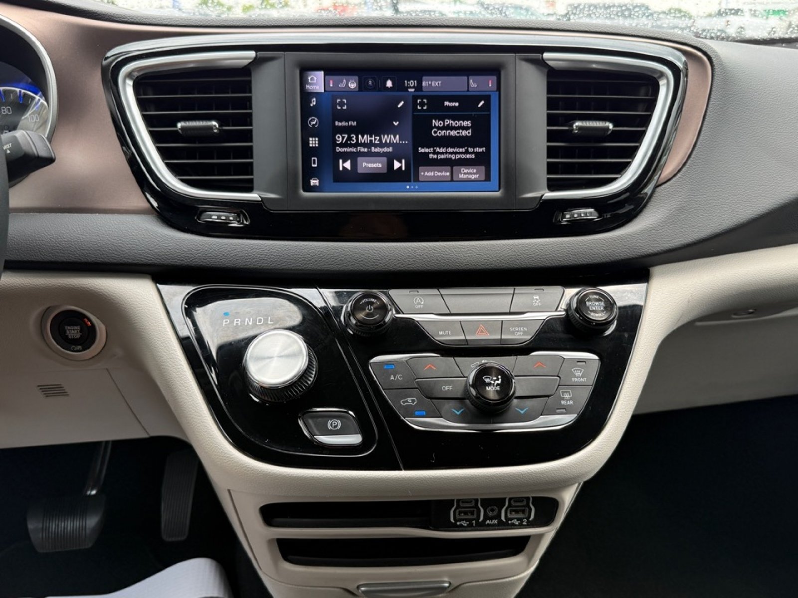 Used 2023 Chrysler Voyager LX FWD image 12