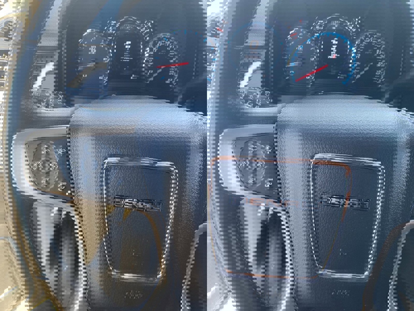 Used 2018 GMC Yukon Denali w/ Open Road Package image 25