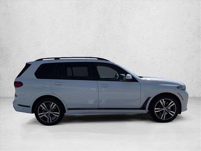 Used 2022 BMW X7 xDrive40i w/ M Sport Package AWD/4WD image 4