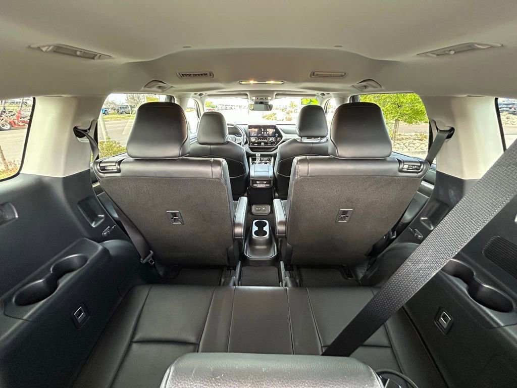 Used 2024 Toyota Highlander Limited AWD/4WD image 28