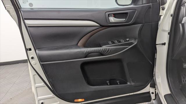 Used 2015 Toyota Highlander XLE image 13