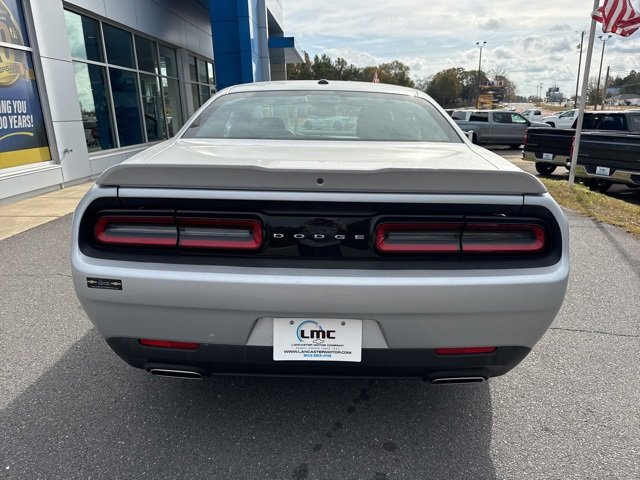 Used 2022 Dodge Challenger SXT image 5