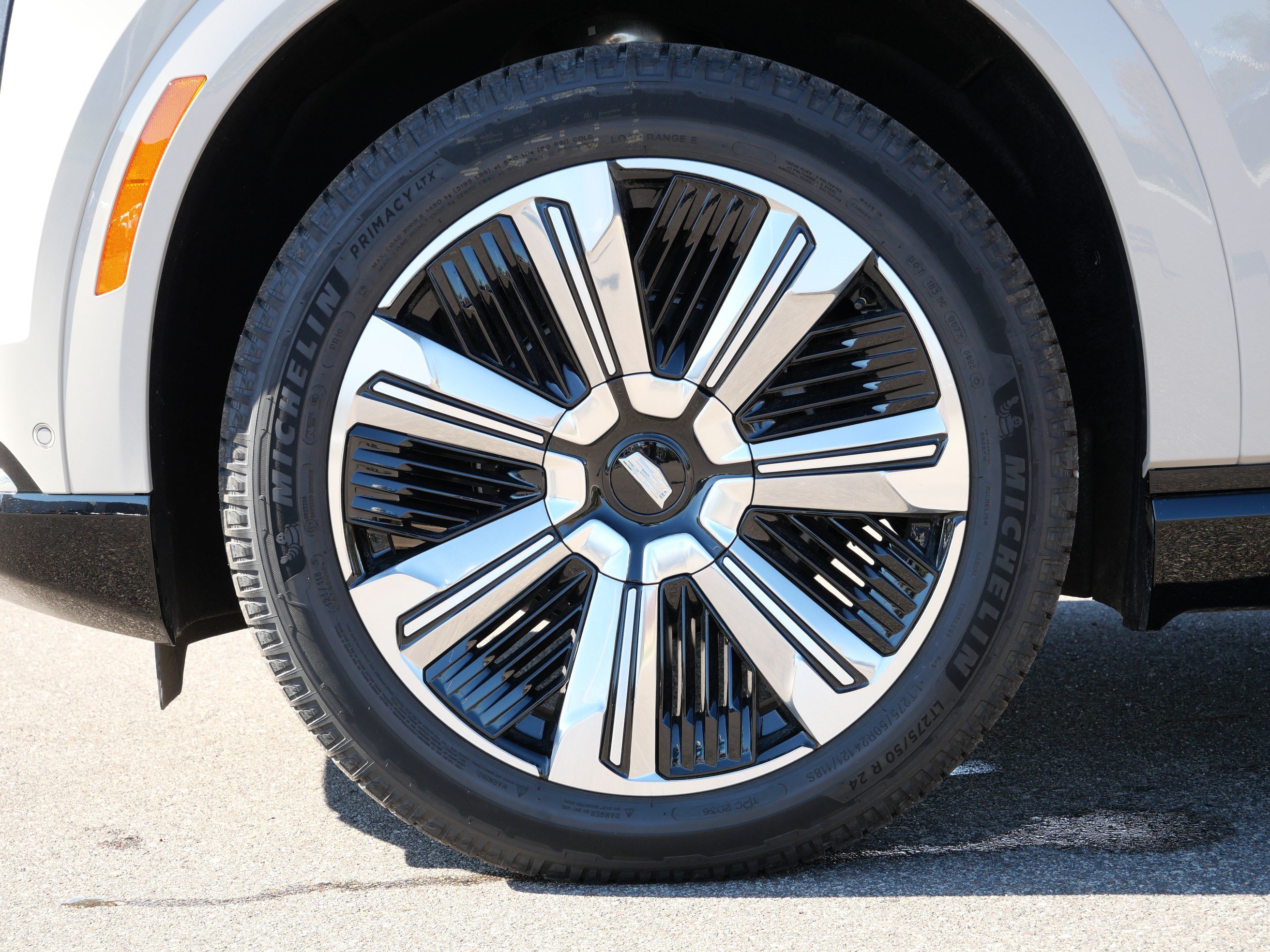 Used 2026 Cadillac Escalade IQ Luxury 1 w/ LPO, Floor Liner Package AWD/4WD image 13