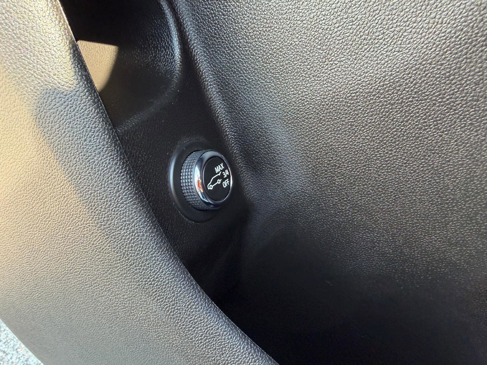 Certified 2025 Cadillac XT4 Premium Luxury w/ Cold Weather Package image 37