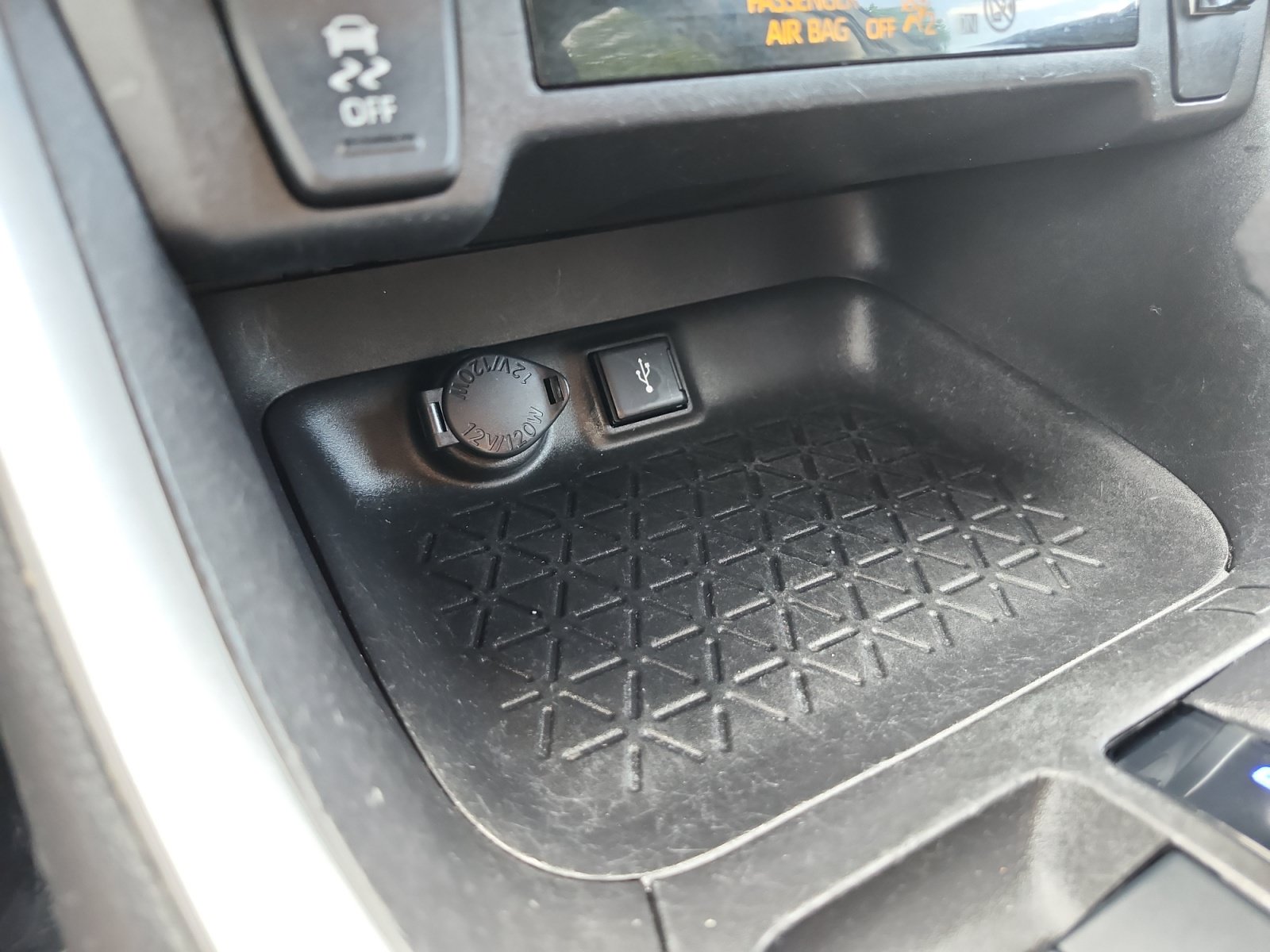 Used 2022 Toyota RAV4 LE AWD/4WD image 18