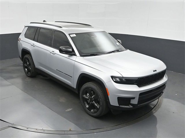 New 2025 Jeep Grand Cherokee L Altitude image 32