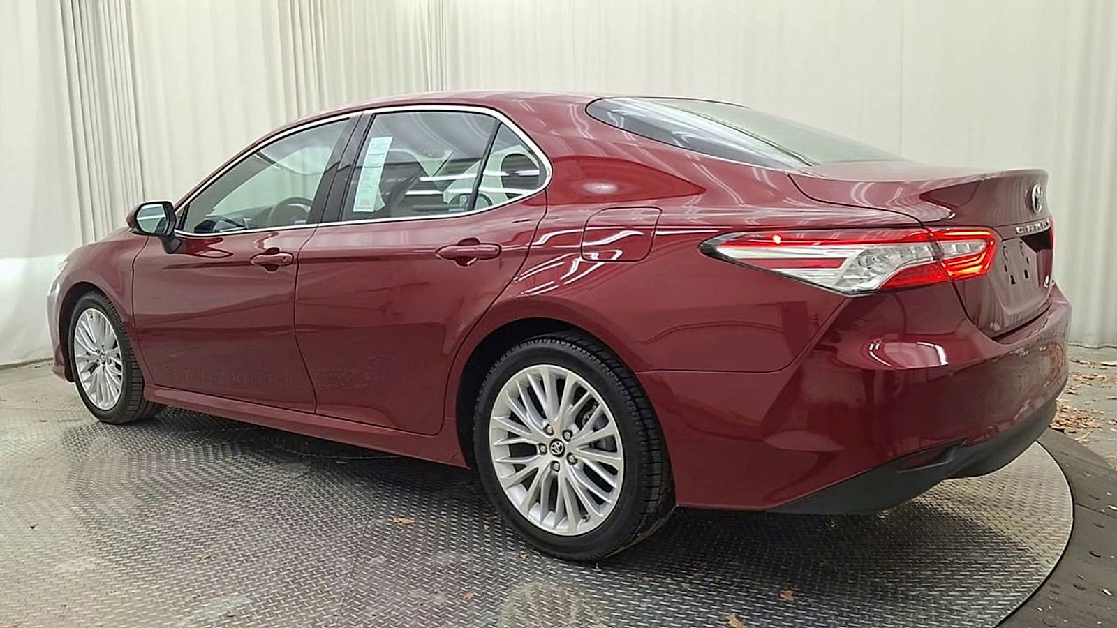 Certified 2018 Toyota Camry XLE image 9