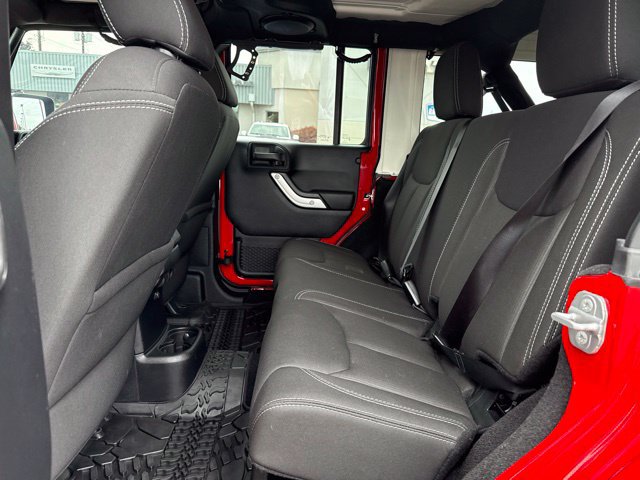 Used 2014 Jeep Wrangler Unlimited Sahara w/ Connectivity Group AWD/4WD image 15