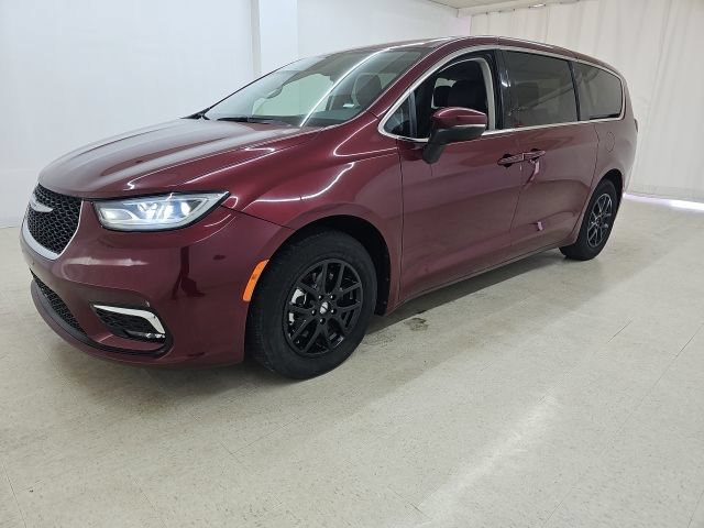 Used 2023 Chrysler Pacifica Touring-L FWD image 27