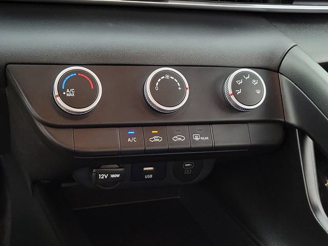 Used 2025 Hyundai Elantra SE FWD image 30
