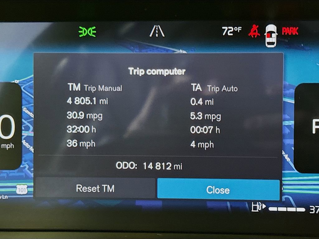 Used 2025 Volvo XC40 B5 Plus image 12