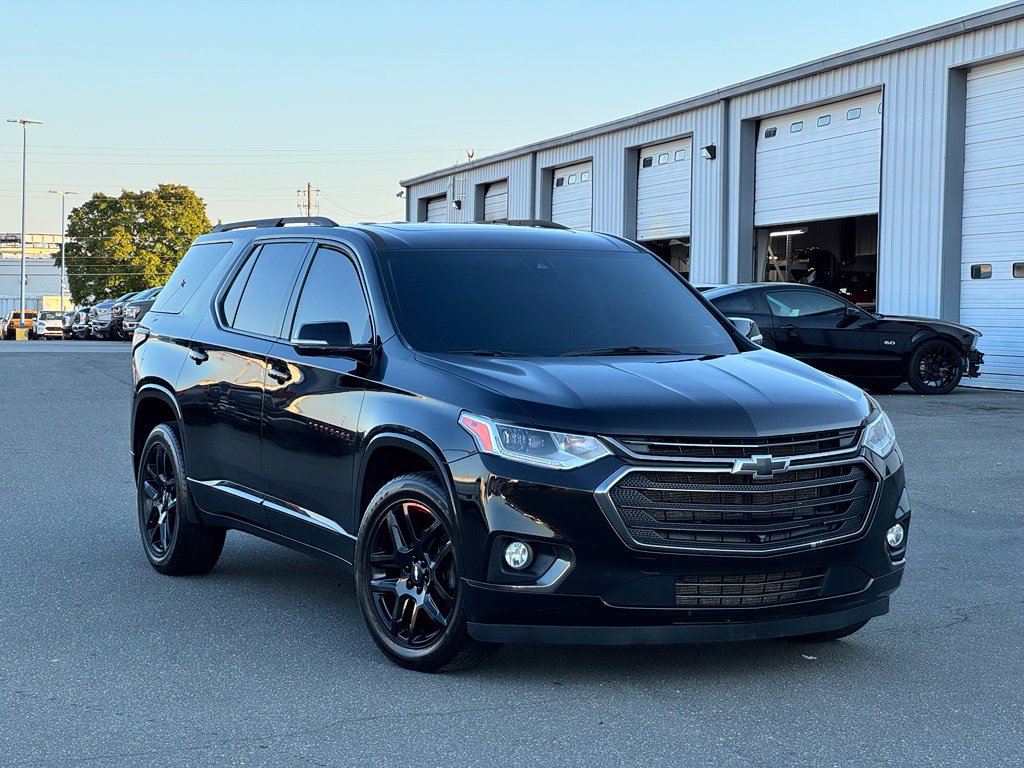 Used 2020 Chevrolet Traverse Premier w/ Redline Edition FWD image 1