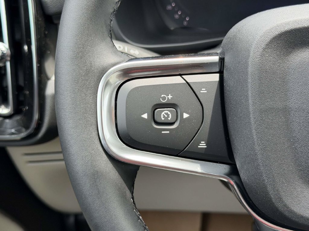 New 2026 Volvo XC40 B5 Ultra w/ Protection Package Premier AWD/4WD image 8