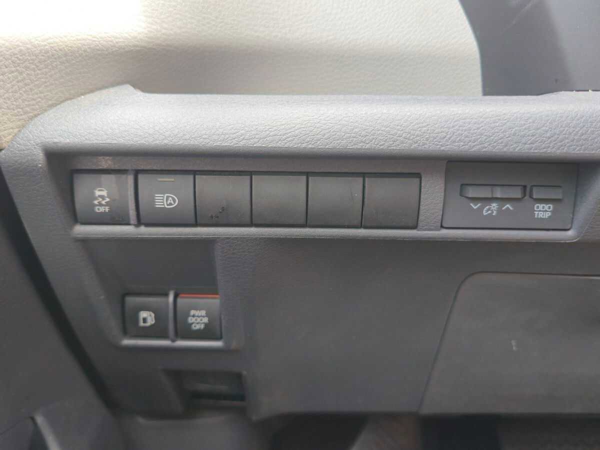 Used 2021 Toyota Sienna LE image 12