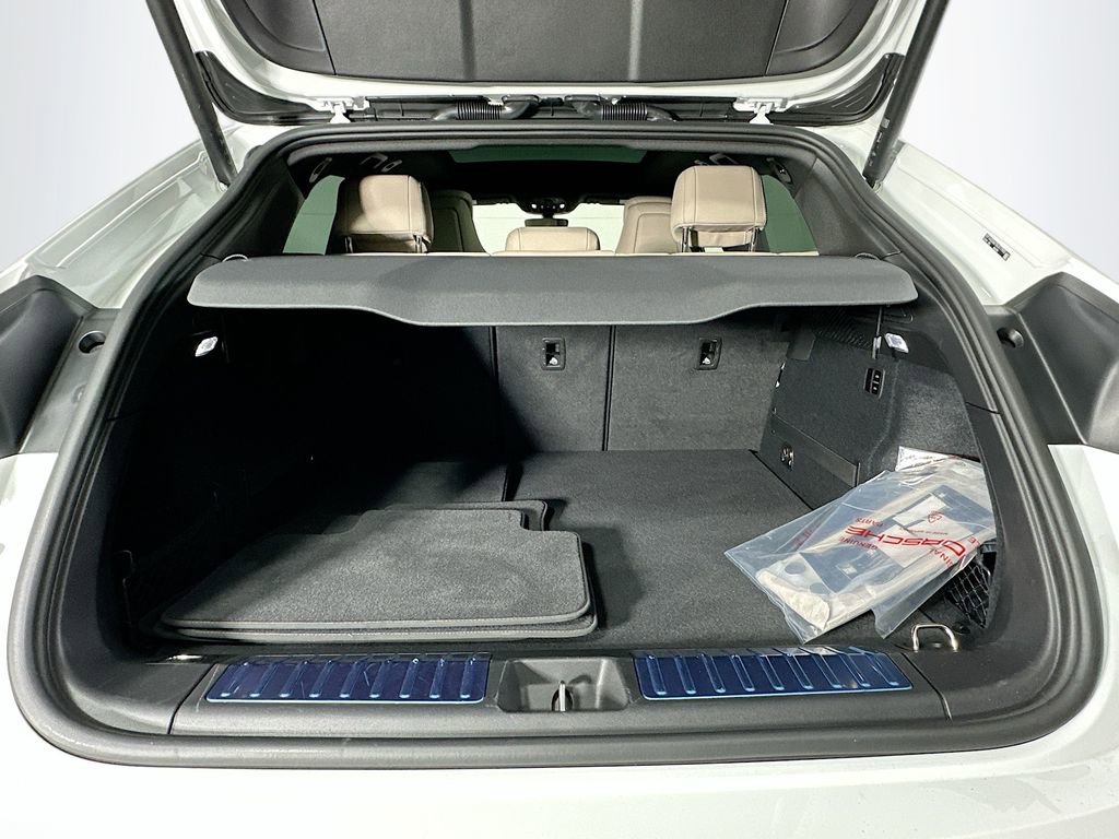 Certified 2025 Porsche Macan Electric image 28