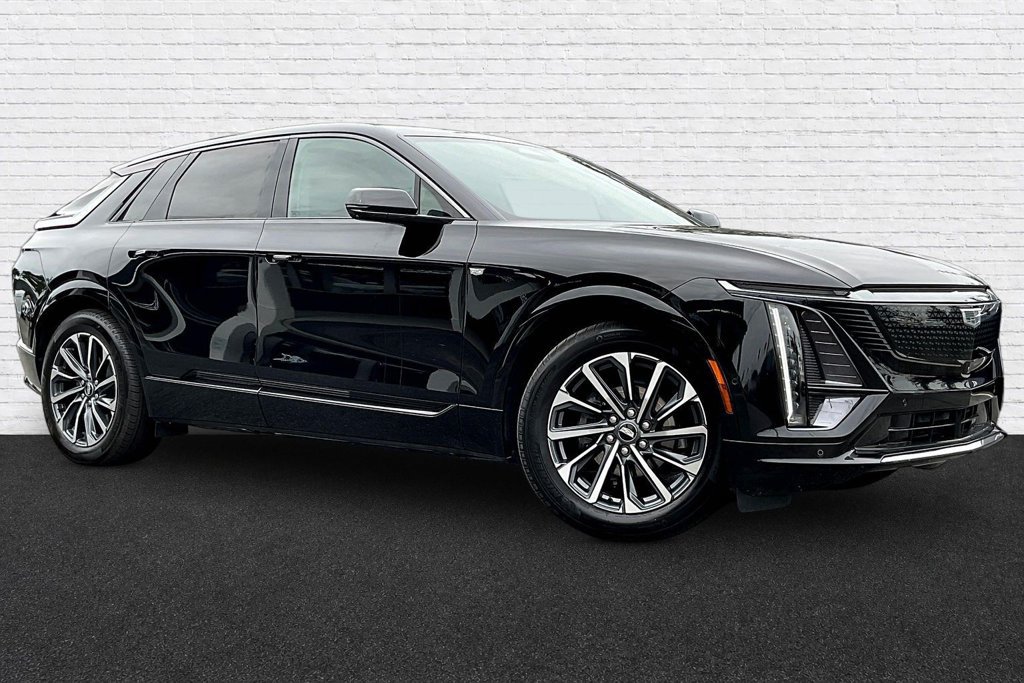Used 2024 Cadillac Lyriq Sport RWD image 3