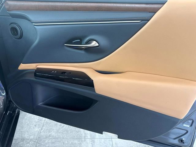 Used 2025 Lexus ES 300h w/ Technology Package image 59